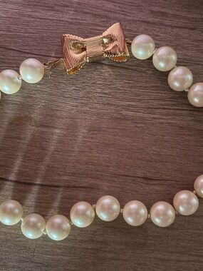 Kate Spade All Wrapped Up Faux Pearl Bow Short Necklace